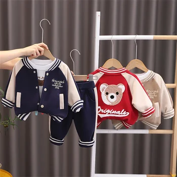 Детская одежда, осенний спортивный комплект пальто 2023 года, новая корейская версия весенней бейсбольной одежды с героями мультфильмов для мальчиков и девочек, комплект из 3 предметов Tide