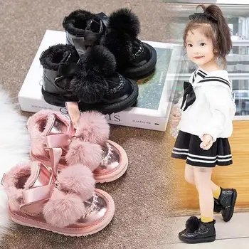 Зимние новые зимние ботинки для девочек 2023 года, хлопковые сапоги принцессы с плюшевым мячом, модные ботинки для дошкольного возраста на плоской подошве 21-36