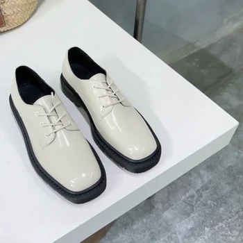 Новое поступление 2024 года, высококачественная дизайнерская обувь класса люкс с квадратным носком, модная женская повседневная обувь с кружевом в простом стиле
